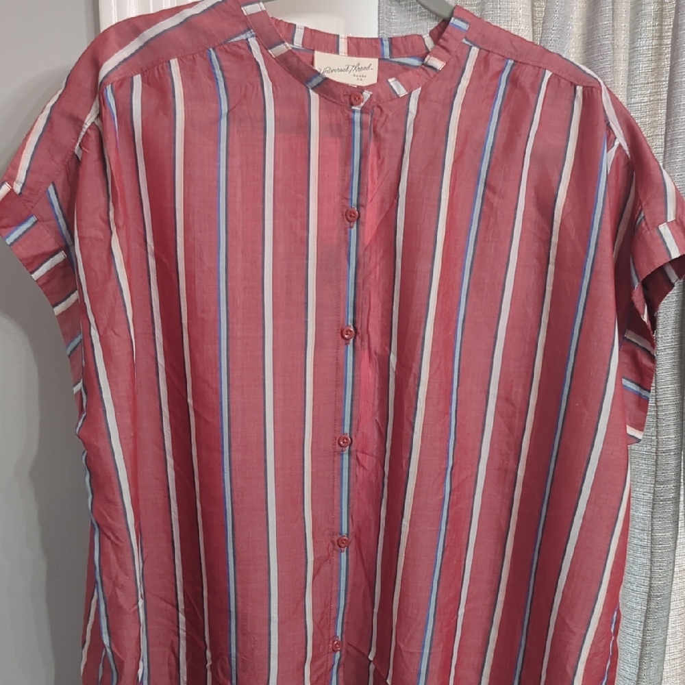 Universal Thread Red Striped Short Sleeve Button Front Shirt